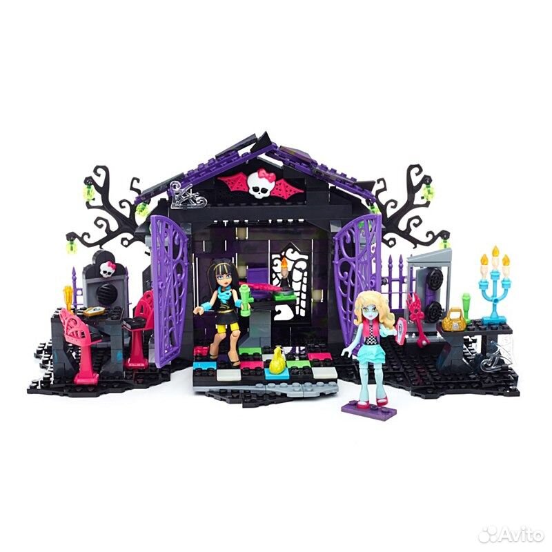 Страшный конструктор страшно. Конструктор Mega Bloks Monster High cnf83 вечеринка в кладбищенском саду. Монстр Хай вечеринка мега Блокс. Страшный конструктор.