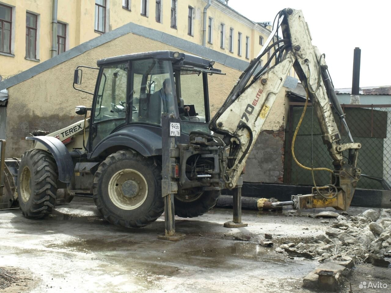 Отбойник трактор. Экскаватор-погрузчик Terex 970 Elite. Погрузчик Terex 970. Экскаватор-погрузчик Терекс 860. Terex 850 гидромолот.