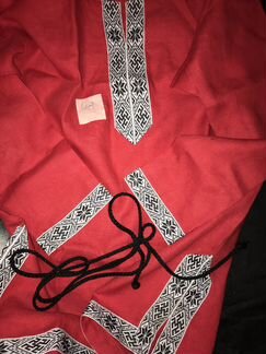 Славянская красная рубаха с ластовицами