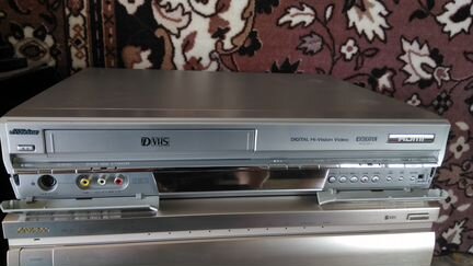 D-VHS (цифровой) видеомагнитофон Victor HM-DHX2