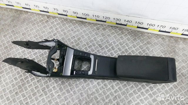 Подлокотник центральный на Volkswagen Passat B7