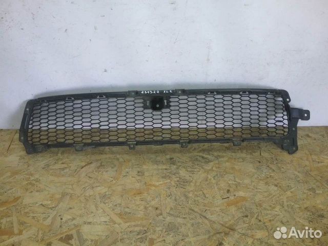 Решетка переднего бампера нижняя Mitsubishi Outlan