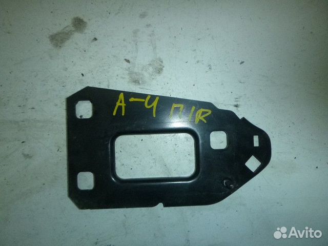 Кронштейн усилителя переднего бампера audi A4 B8 2