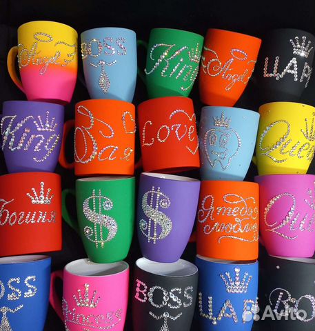 Украшенные стразами подарочные кружки и бокалы