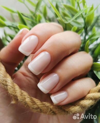 Маникюр, педикюр, наращивание ногтей