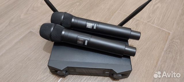 Вокальная радиосистема с двумя радиомикрофонами