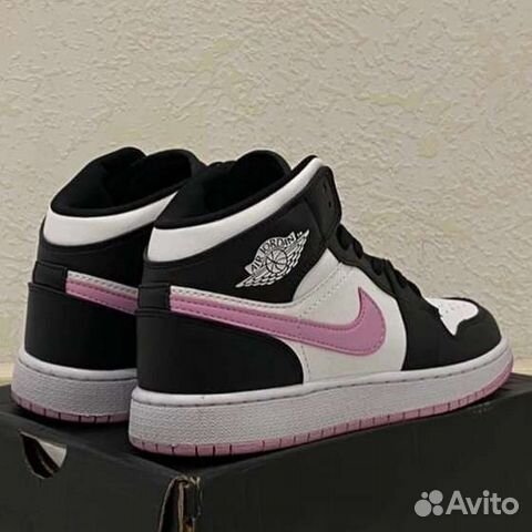 Nike air jordan 1 mid Arctic pink