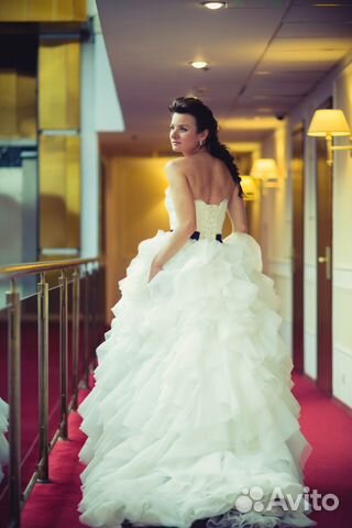Свадебное платье айвори 44 размер шлейф кружева Свадебное платье айвори 44 размер шлейф кружева