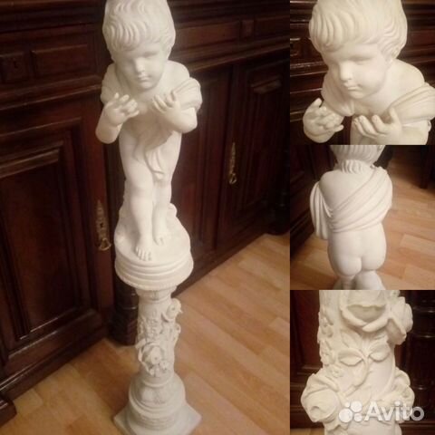 Старинная мраморная колонна со статуэткой.Франция Старинная мраморная колонна со статуэткой.Франция