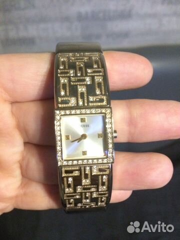 Часы Guess с кристаллами Сваровски