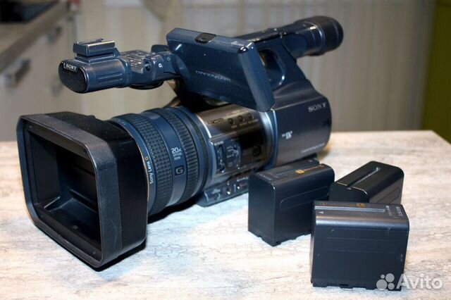 Видеокамера Sony DCR-VX2200E