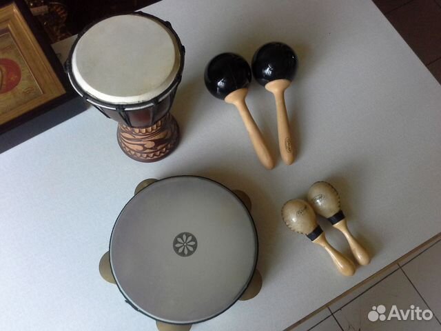 Даф бубен. Трещотка fleet flt-g20-2. Бубен dekko hdl-12. Инструмент с бубенчиками круглый. Бубен ударный музыкальный инструмент.