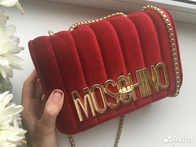 Новая сумка moschino велюровая красная Новая сумка moschino велюровая красная