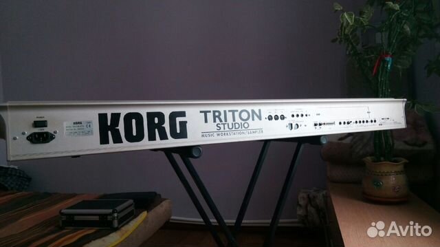 Korg triton studio music workstation/sampler 76 KE