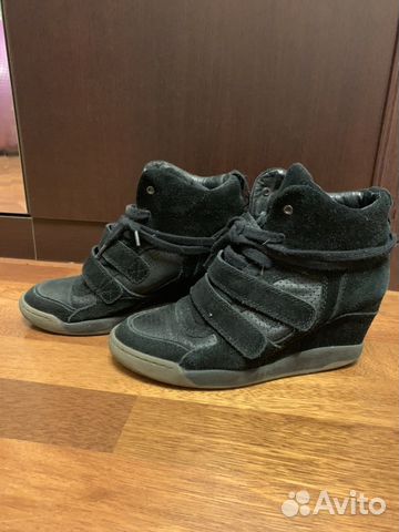 Кроссовки на танкетке Ash