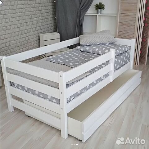 Кровать с бортиком