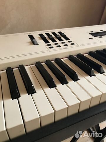 Миди-клавиатура/цифровое пианино Oberheim MC2000