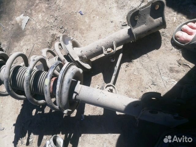 Стойка передняя всборе хендай сантафе 2