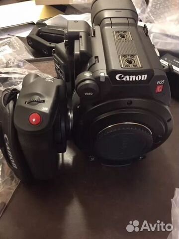 Видеокамера/кинокамера Canon EOS c200