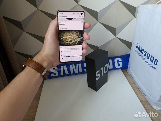 SAMSUNG Galaxy S10