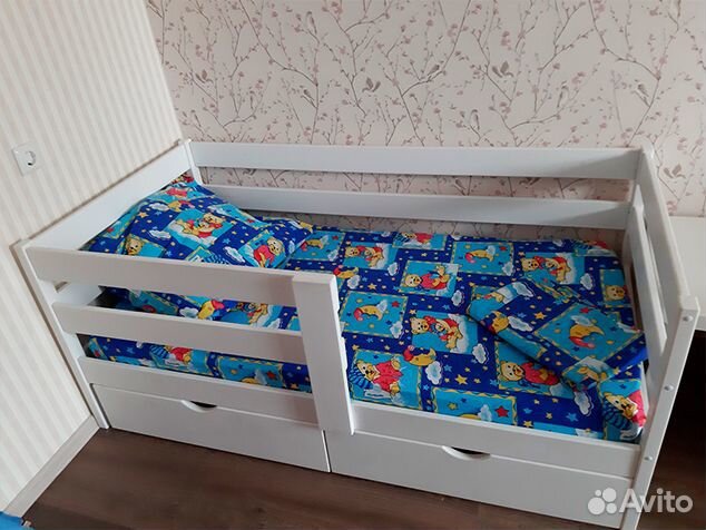 Детская кровать из массива с бортиком В наличии
