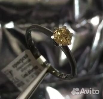 Золотое кольцо с бриллиантом Золотое кольцо с бриллиантом