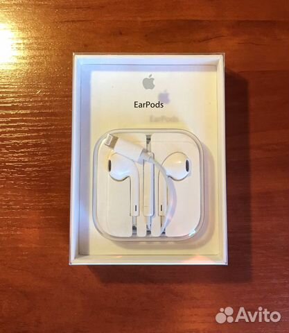 Наушники Apple AirPods with Lightning Connector Наушники Apple AirPods with Lightning Connector