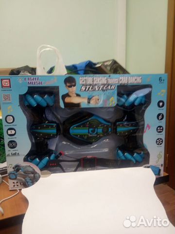 Машинка перевертыш управление жестами 42см Машинка перевертыш управление жестами 42см