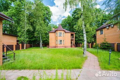 Дом 400 м² на участке 18 сот.