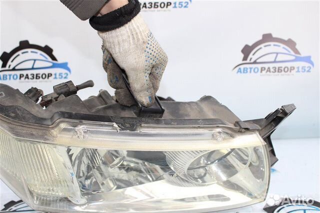 Фара правая Mitsubishi Chariot Grandis N84W 4G64 Фара правая Mitsubishi Chariot Grandis N84W 4G64