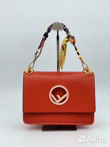 Новая женская сумка мессенджер красная кожа Fendi Новая женская сумка мессенджер красная кожа Fendi