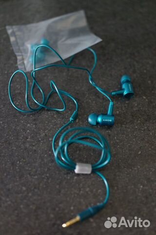 Наушники Sony MDR-NW750N Hi-Res с шумоподавлением Наушники Sony MDR-NW750N Hi-Res с шумоподавлением