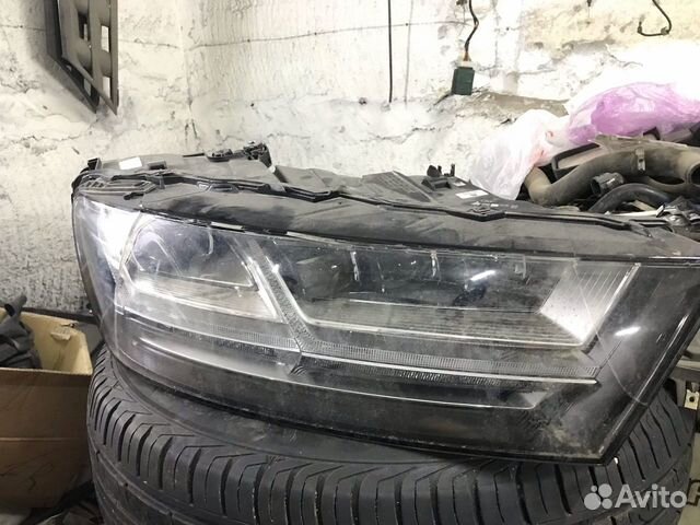 Фара передняя правая Audi Q7 Фара передняя правая Audi Q7