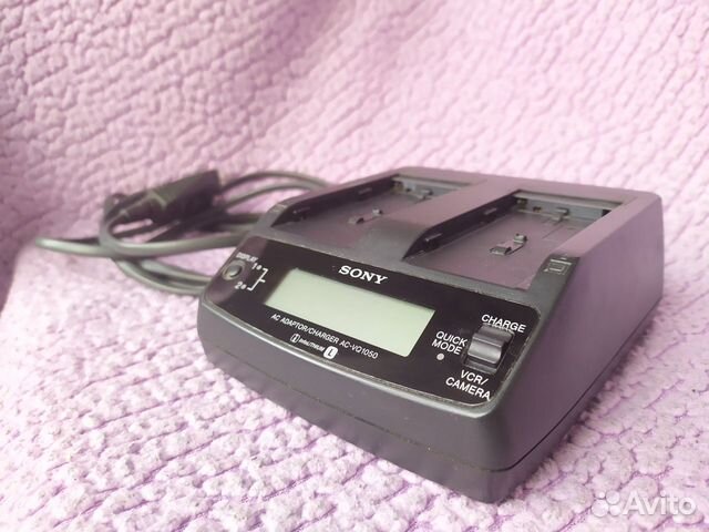 Зарядное устройство Sony AC-VQ1050