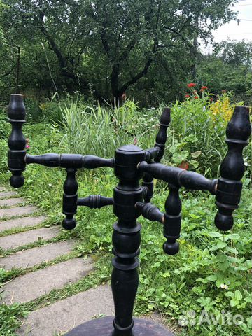 Столик круглый антикварный Столик круглый антикварный