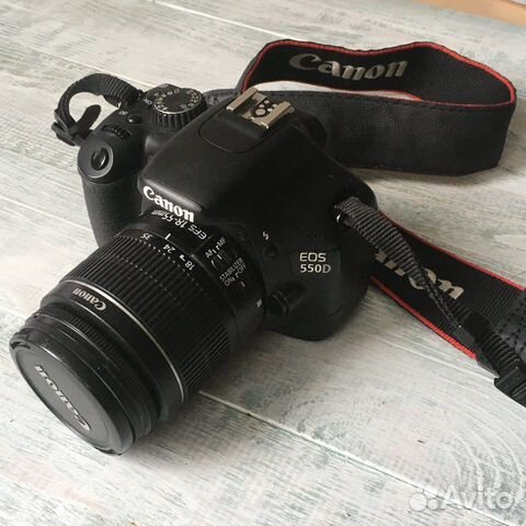 Зеркальный фотоаппарат Canon 550d с объективом Зеркальный фотоаппарат Canon 550d с объективом