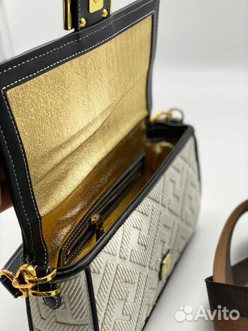 Новая женская сумка Fendi Baguette белая Новая женская сумка Fendi Baguette белая