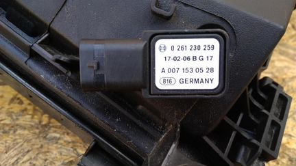 Корпус воздушного фильтра Mercedes GLC 43 AMG X253