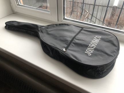 Классическая гитара и чехол