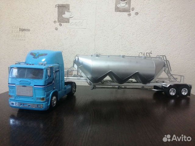 Модель Freightliner 1/32