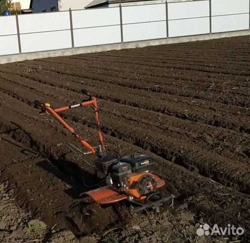 Картинка вспашка земли мотоблоком