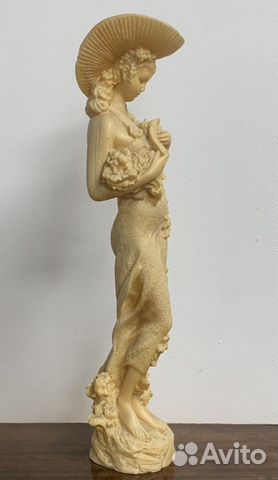 Статуэтка скульптура СССР Девушка с птицей