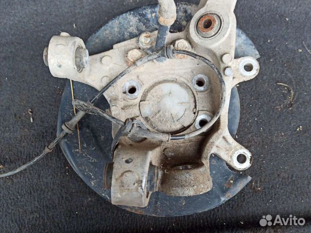 Поворотный кулак задний левый Nissan Teana J32 3.5