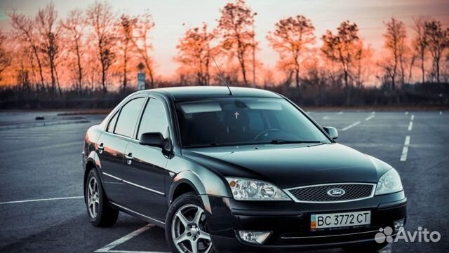 Лобовое стекло на Форд Мондео