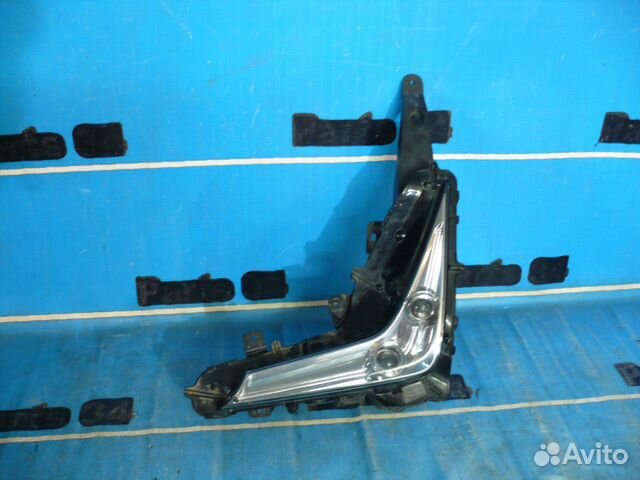 Lexus LX Противотуманная фара левая б/у.оригинал