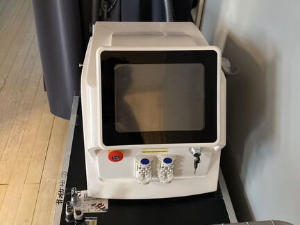 Аппарат для лазерной эпиляции, карбонового пилинга