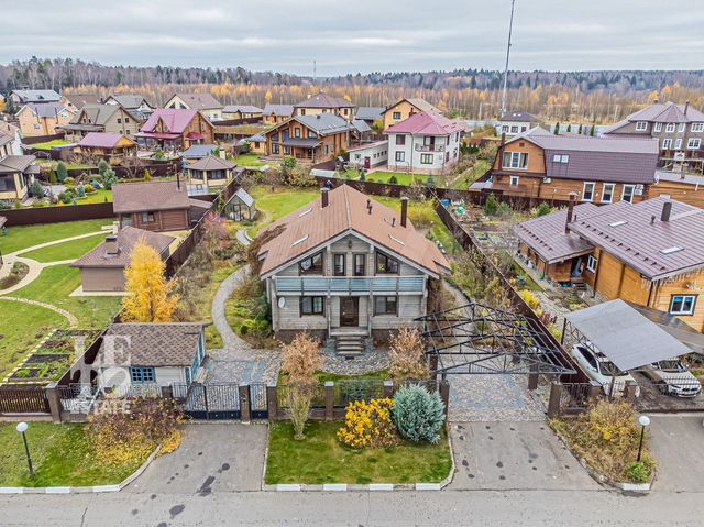 Дом 229,5 м² на участке 15 сот.