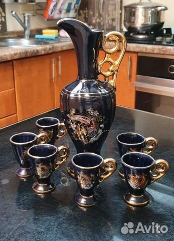Кувшин с рюмками