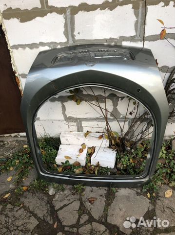 Nissan 90100-AU232 Крышка багажники