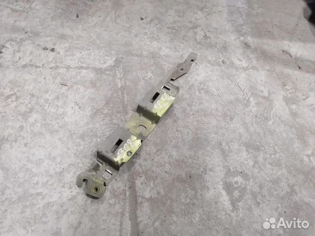 Крепление крыла Peugeot 308